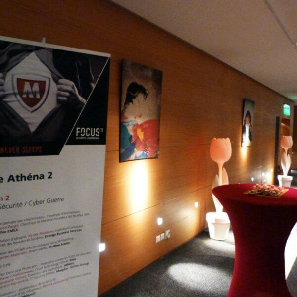 Wonder Woman et Superman McAfee Focus Salle Athéna 2